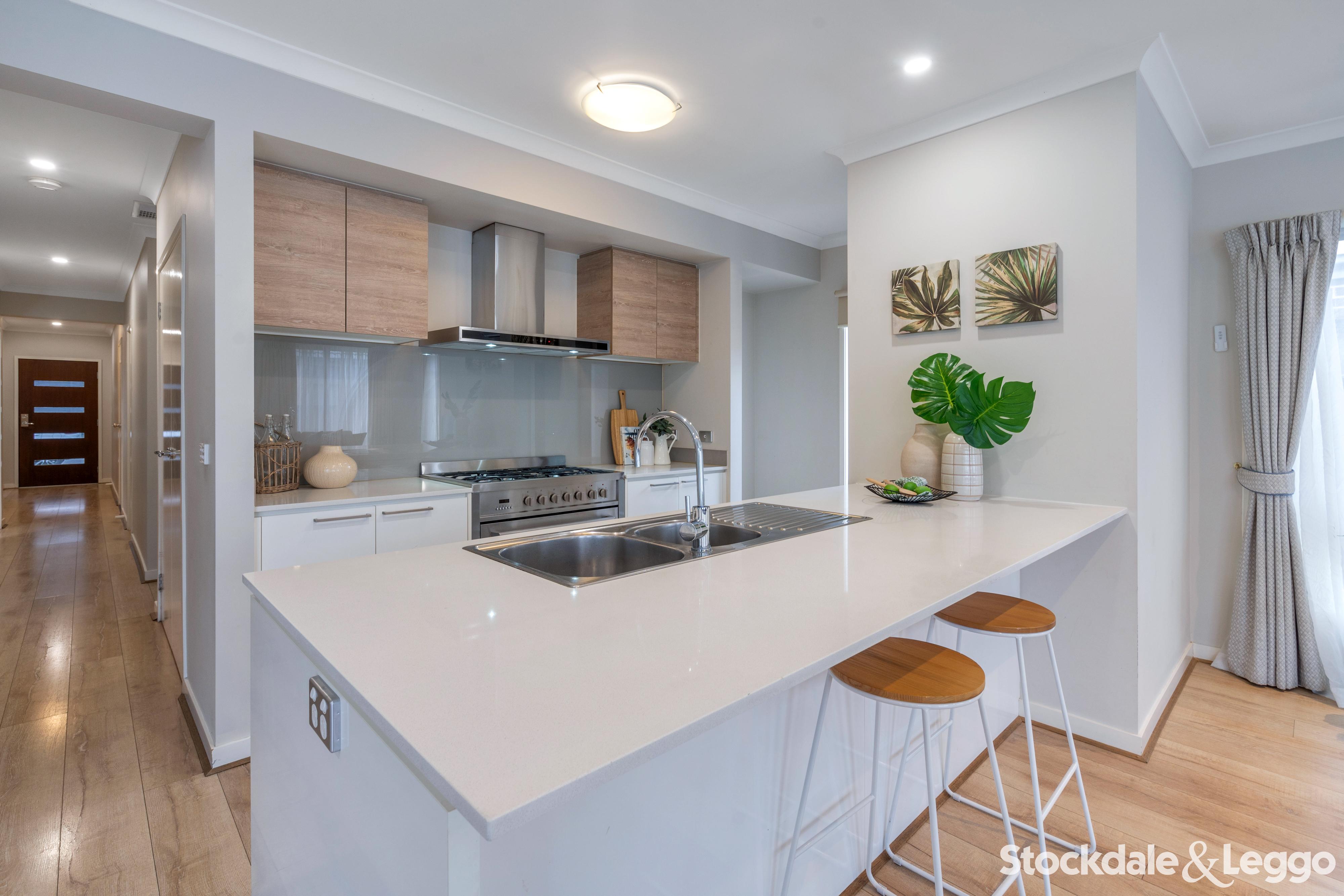 8 Paxton Street, Craigieburn VIC, Craigieburn - Thumbnail 3