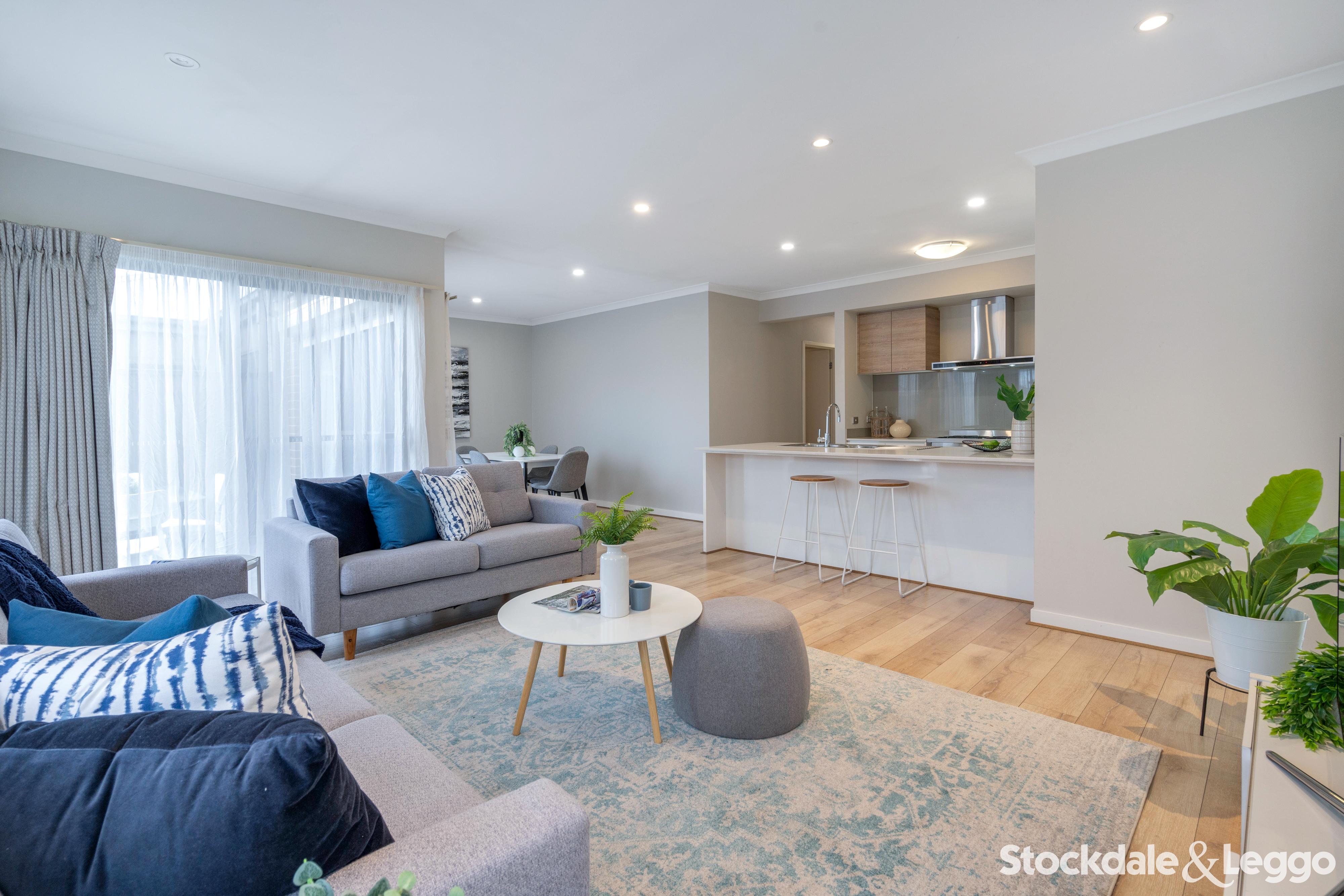 8 Paxton Street, Craigieburn VIC, Craigieburn - Thumbnail 2