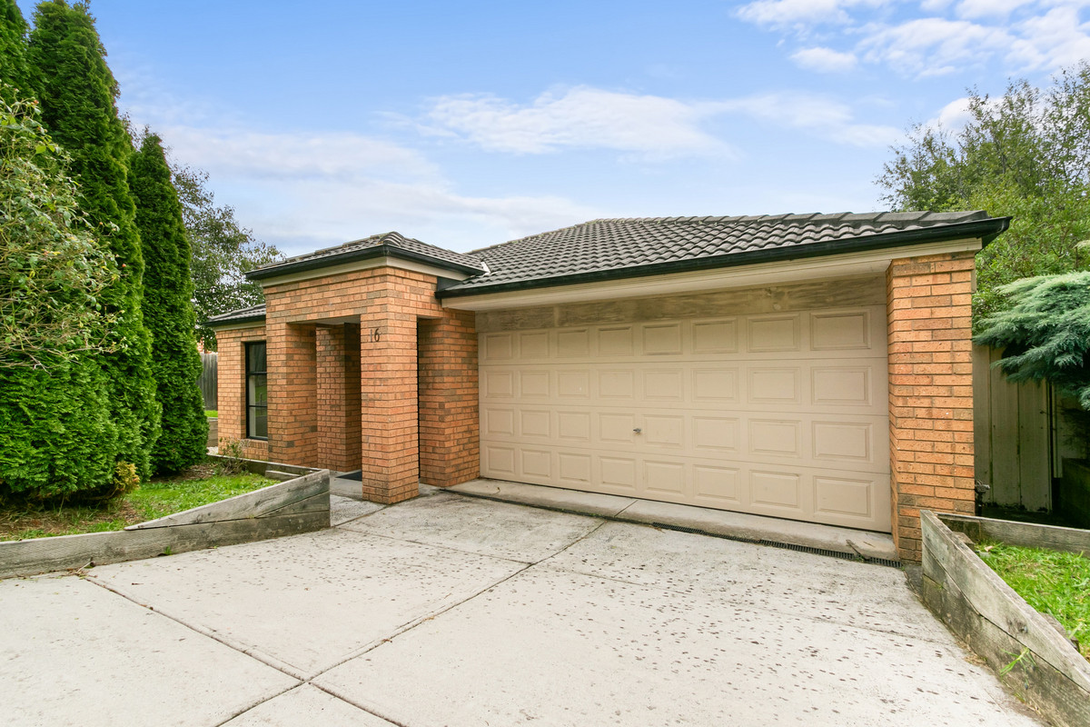 16 Lansdowne Road, Traralgon VIC 3844 Stockdale & Leggo