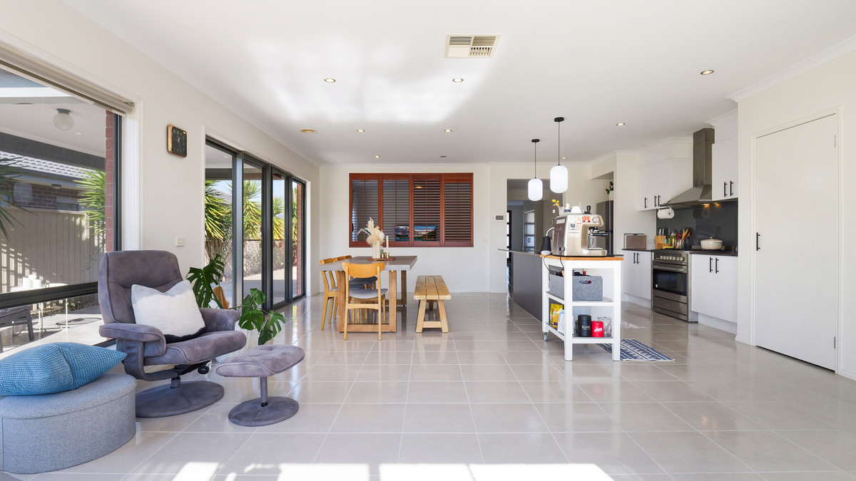 2 Coorong Court, KIALLA VIC 3631, Kialla - Thumbnail 2