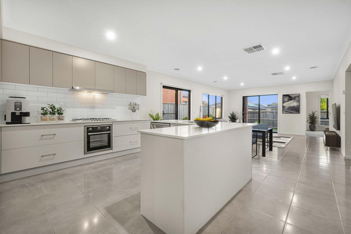 15 Fairywren Street, Pakenham VIC 3810, Pakenham - Thumbnail 5