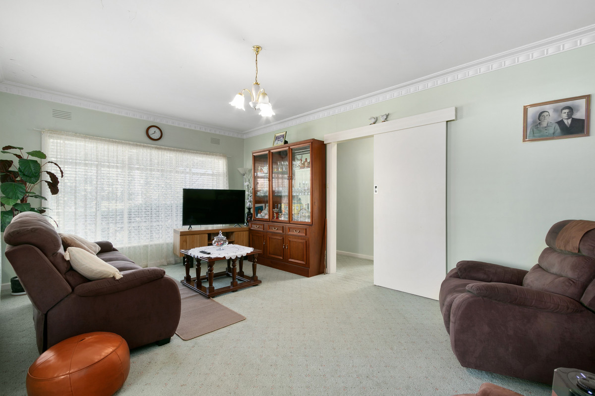 15 Savige Street, Morwell VIC 3840, Morwell - Thumbnail 2