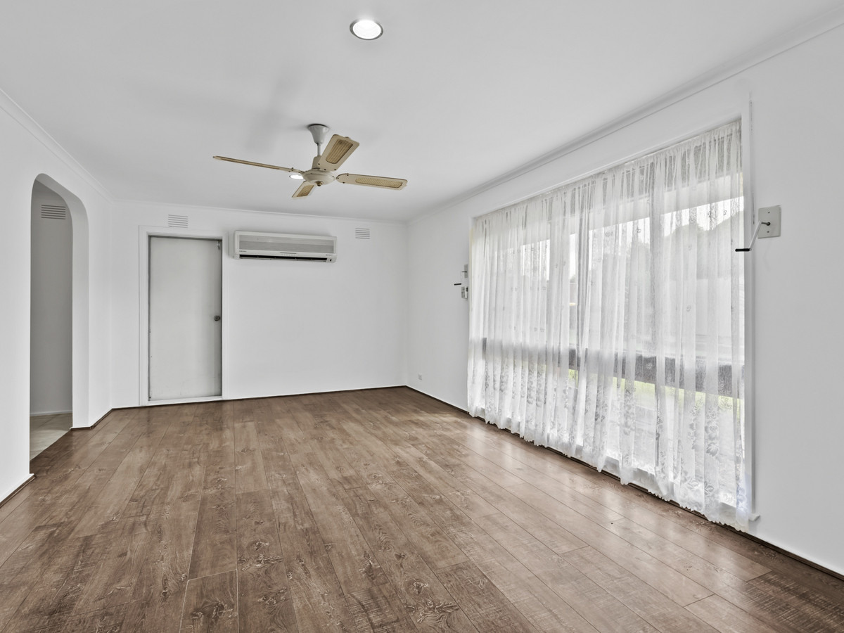 33 James Cook Drive, Melton West VIC 3337, Melton West - Thumbnail 2