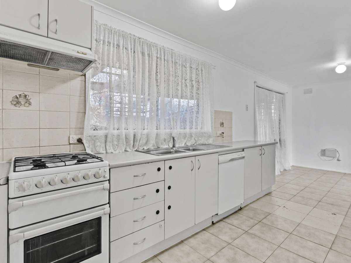 33 James Cook Drive, Melton West VIC 3337, Melton West - Thumbnail 3