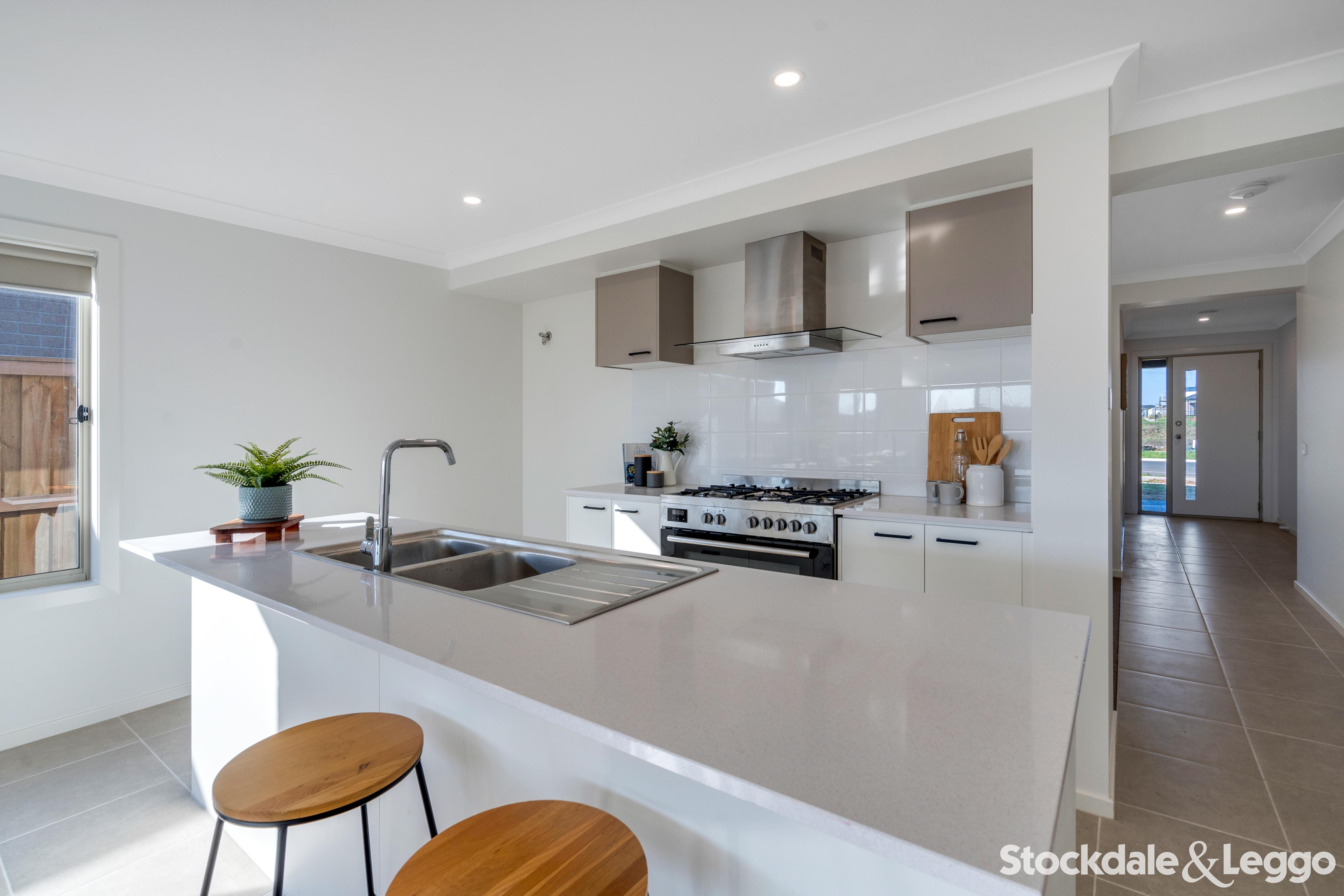 39 Saric Street, Fraser Rise VIC, Fraser Rise - Thumbnail 3