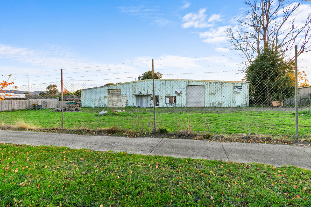 2 Mena Street, Moe VIC 3825, Moe - Thumbnail 2