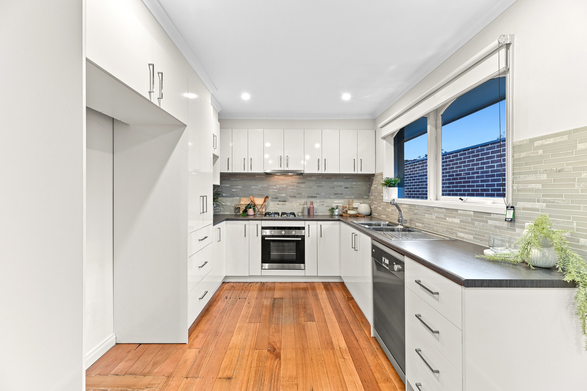 21 Ambleside Crescent, Berwick VIC 3806, Berwick - Thumbnail 5