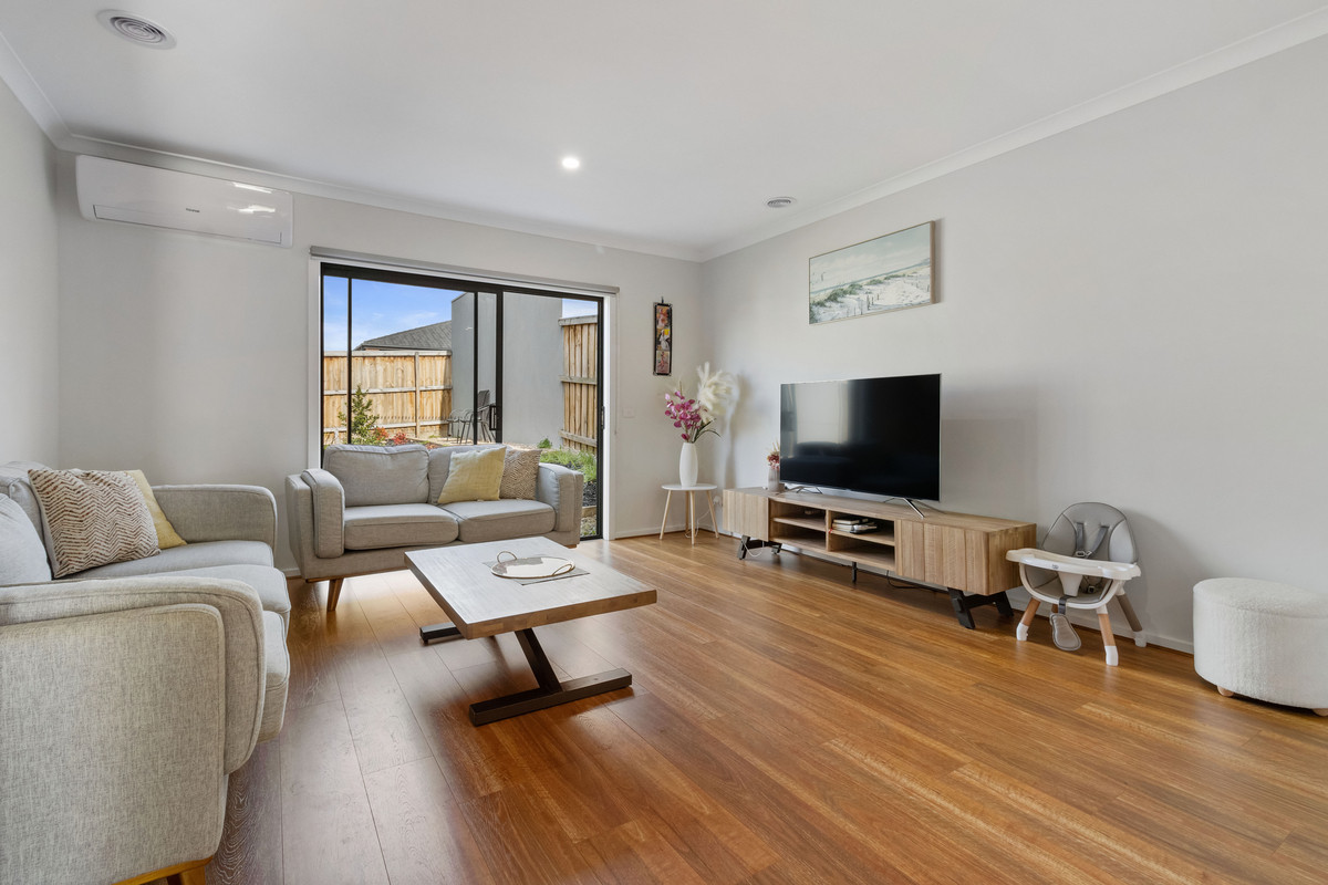 8 Viola Drive, Rockbank VIC 3335, Rockbank - Thumbnail 2