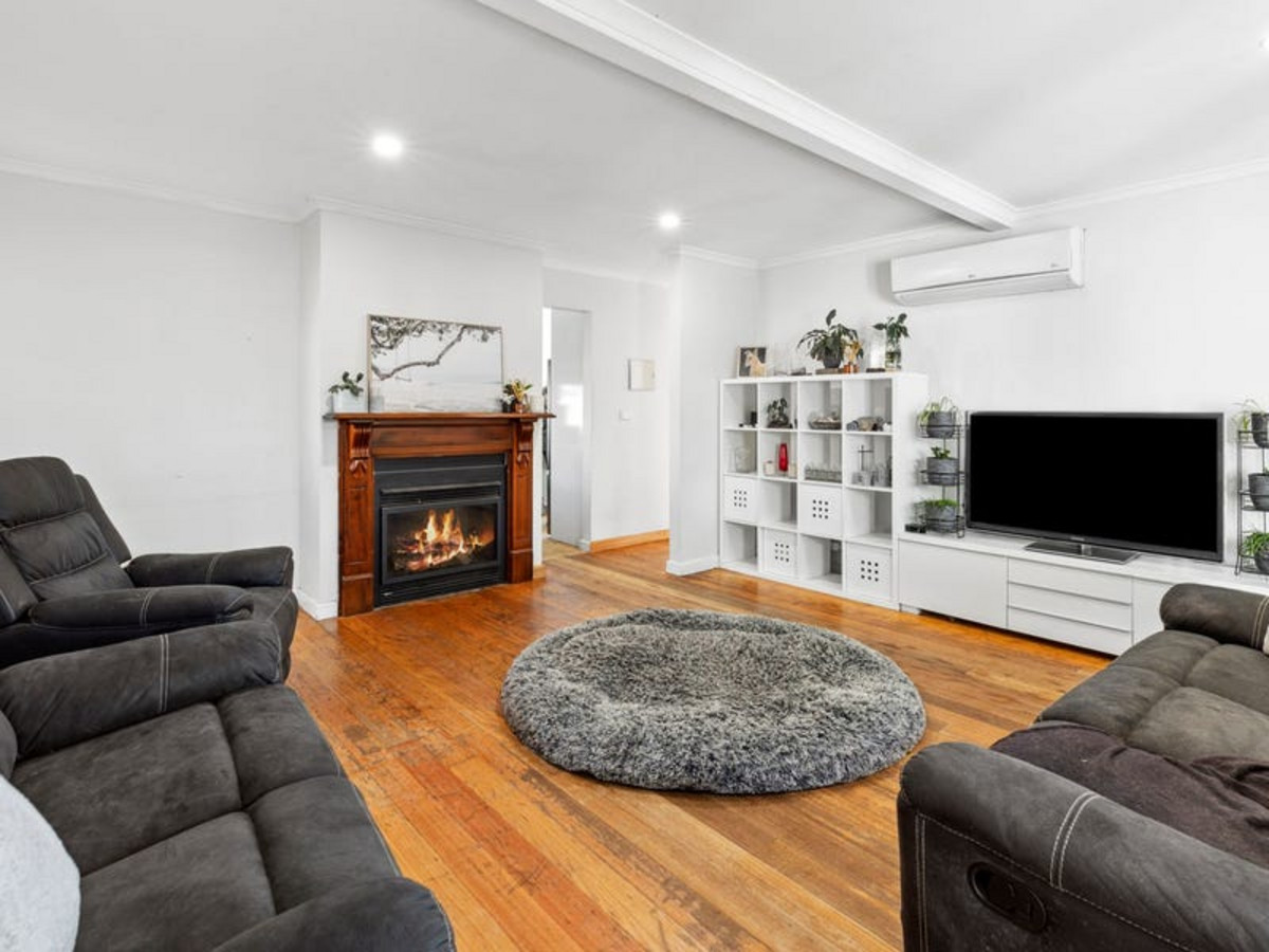 19 Loftus Street, EAST GEELONG VIC 3219, East Geelong - Thumbnail 2
