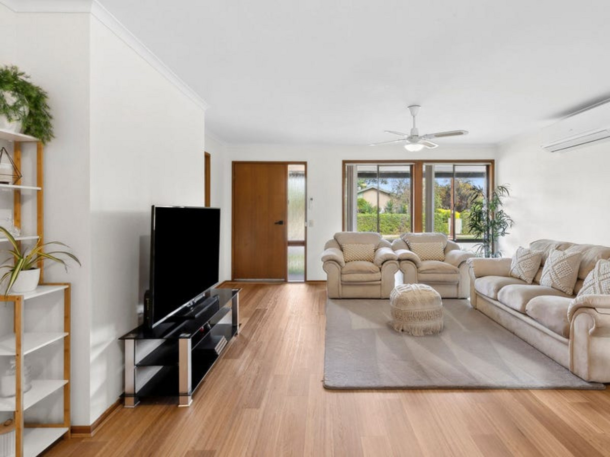 9 Cernan Court, WHITTINGTON VIC 3219, Whittington - Thumbnail 2