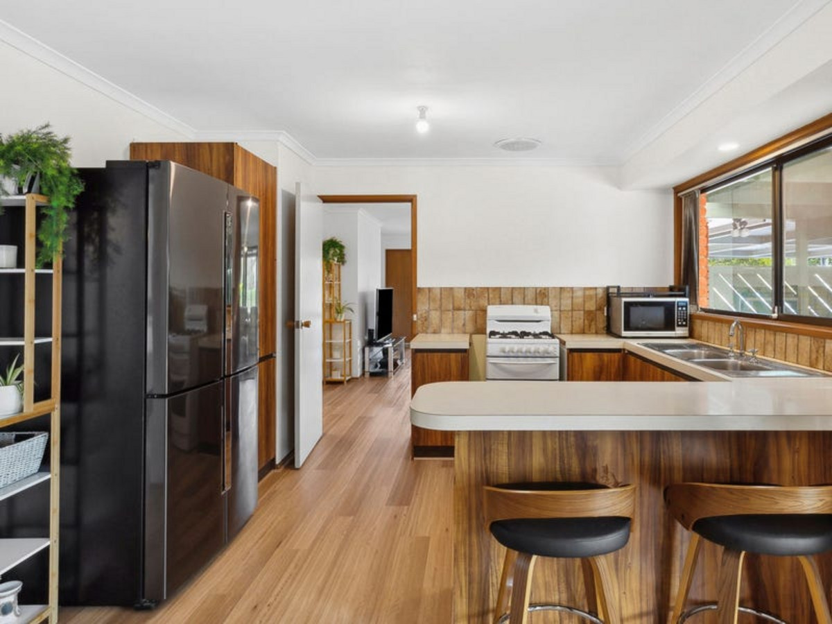 9 Cernan Court, WHITTINGTON VIC 3219, Whittington - Thumbnail 4