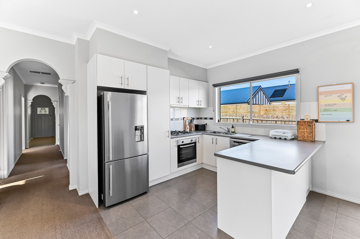 29 Clifford Drive, Drouin VIC 3818, Drouin - Thumbnail 3
