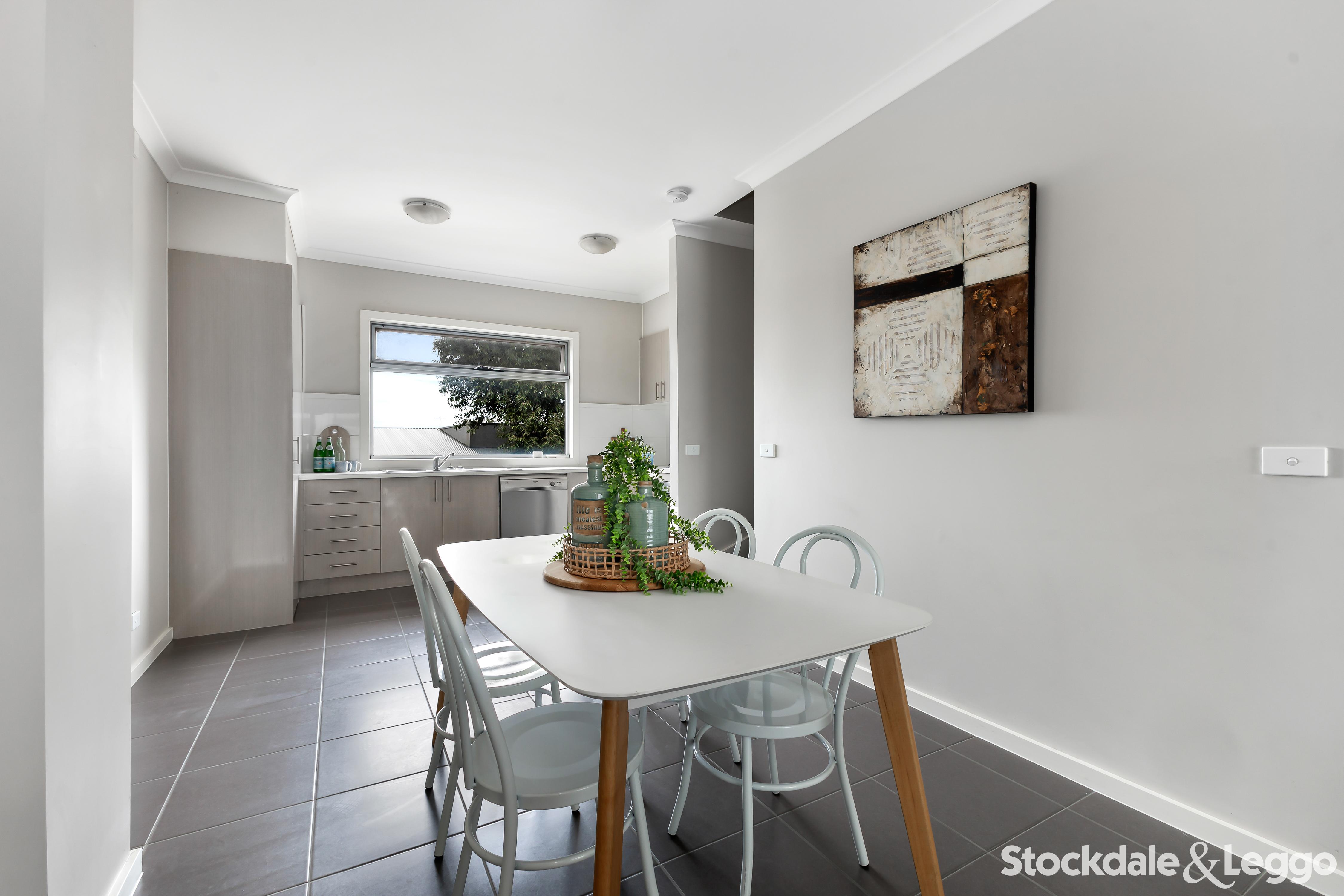 4 Downhelm Road, Cranbourne North VIC, Cranbourne North - Thumbnail 4