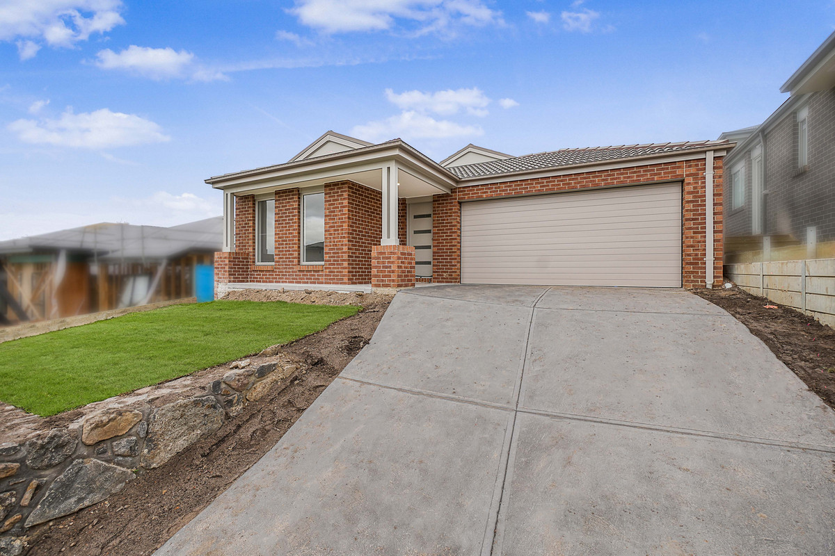 32 Sampson Drive, Pakenham VIC 3810 Stockdale & Leggo