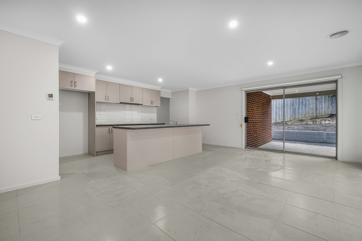 32 Sampson Drive, Pakenham VIC 3810, Pakenham - Thumbnail 3