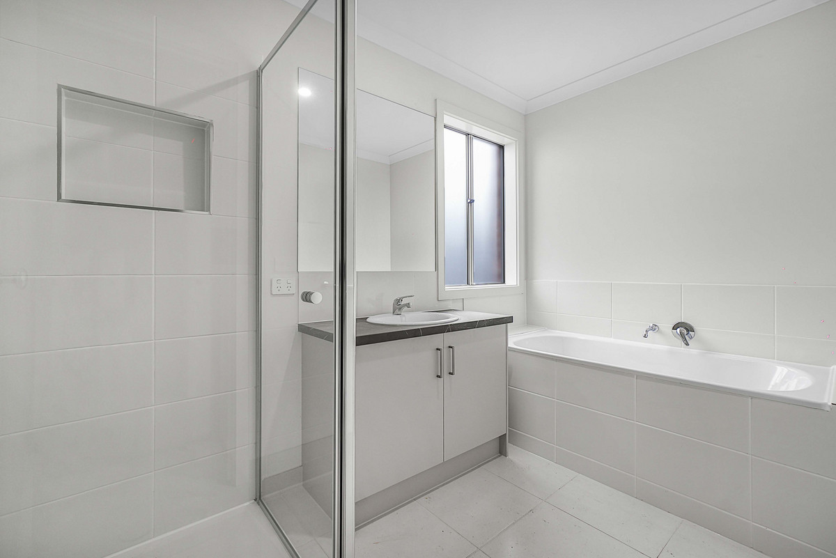 32 Sampson Drive, Pakenham VIC 3810, Pakenham - Thumbnail 4