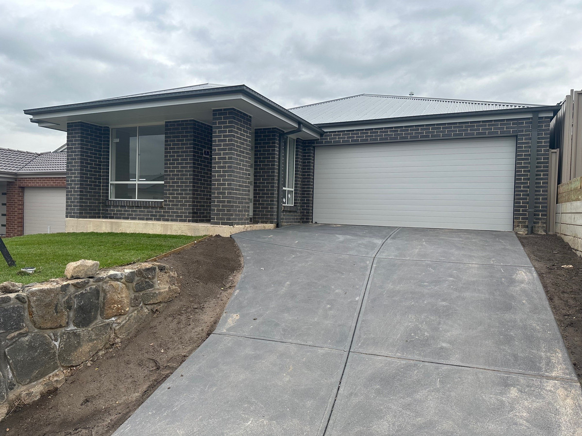 30 Sampson Drive, Pakenham VIC 3810 Stockdale & Leggo