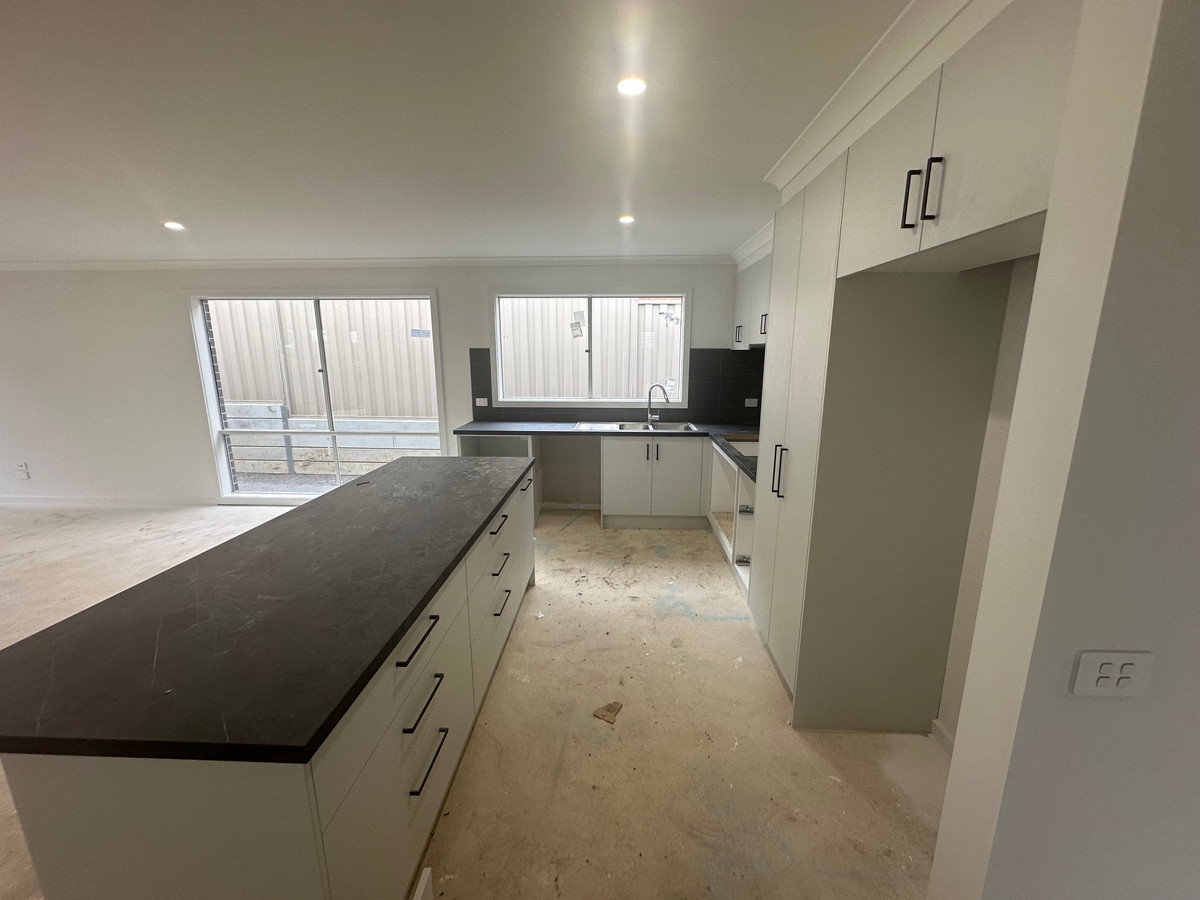 30 Sampson Drive, Pakenham VIC 3810, Pakenham - Thumbnail 2