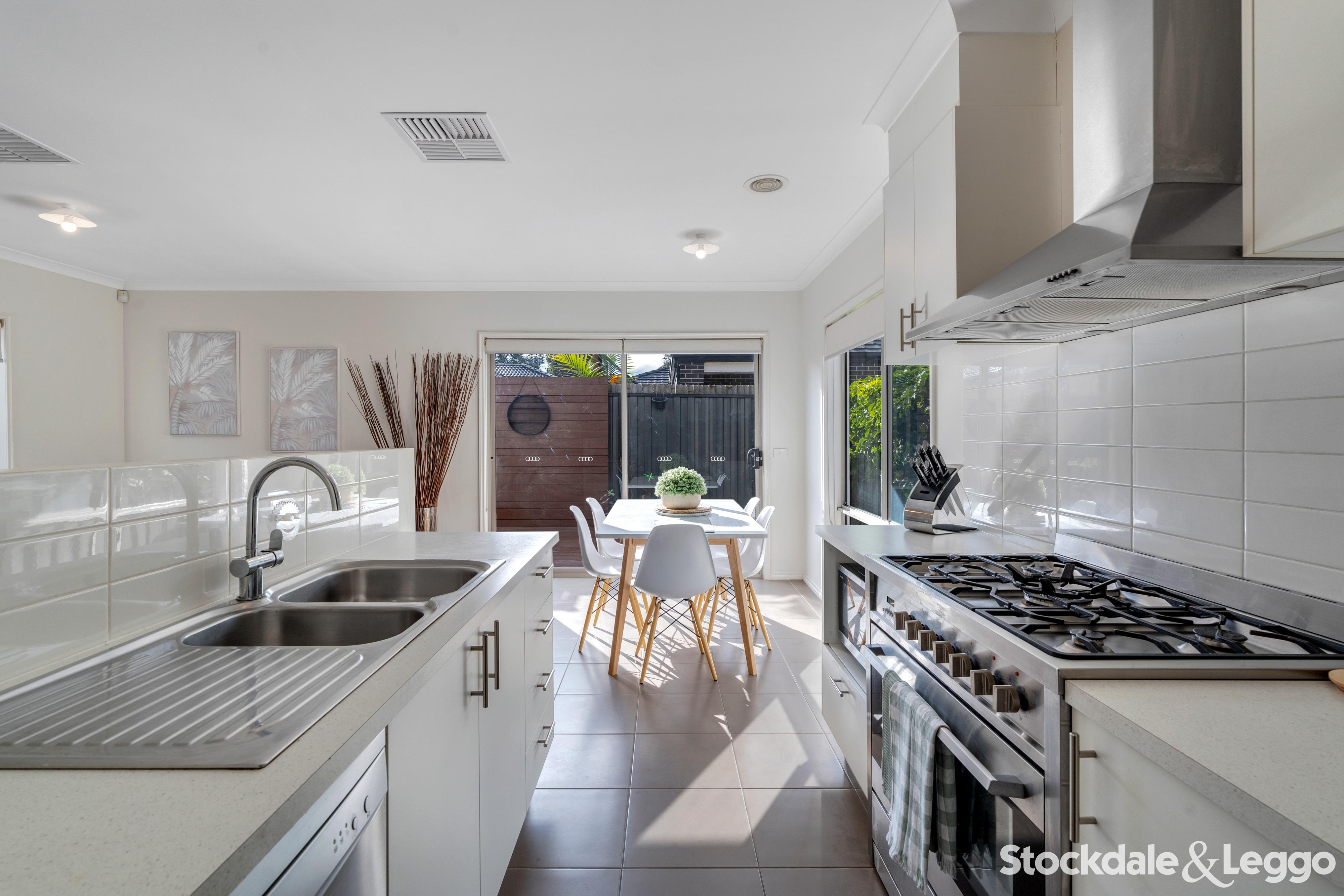 12 Violet Place, Craigieburn VIC, Craigieburn - Thumbnail 2