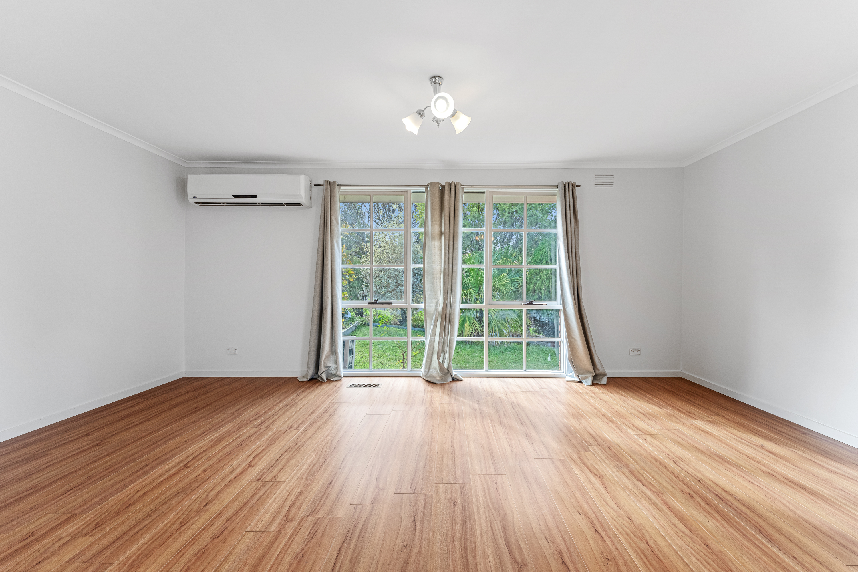 23 Kinkead Crescent, Endeavour Hills VIC, Endeavour Hills - Thumbnail 2