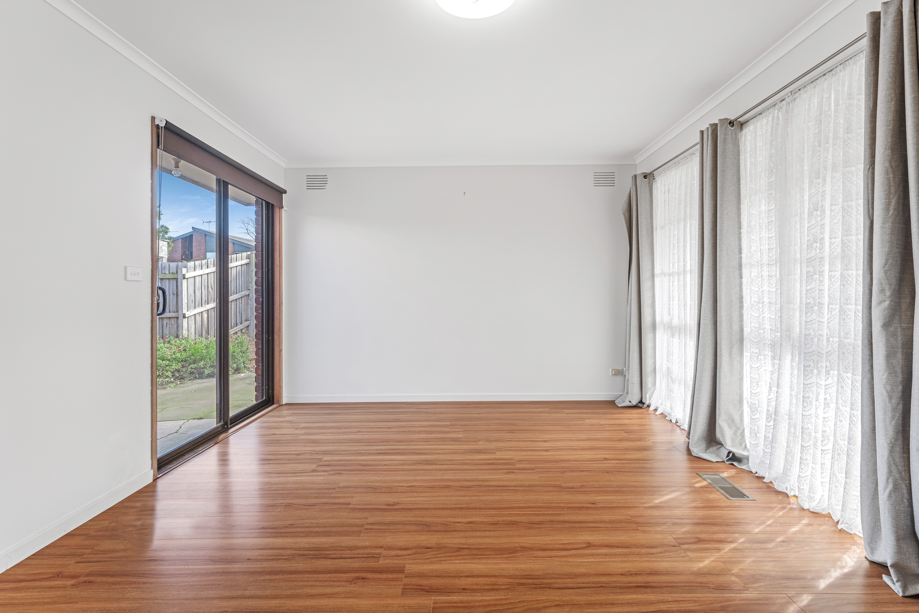 23 Kinkead Crescent, Endeavour Hills VIC, Endeavour Hills - Thumbnail 4