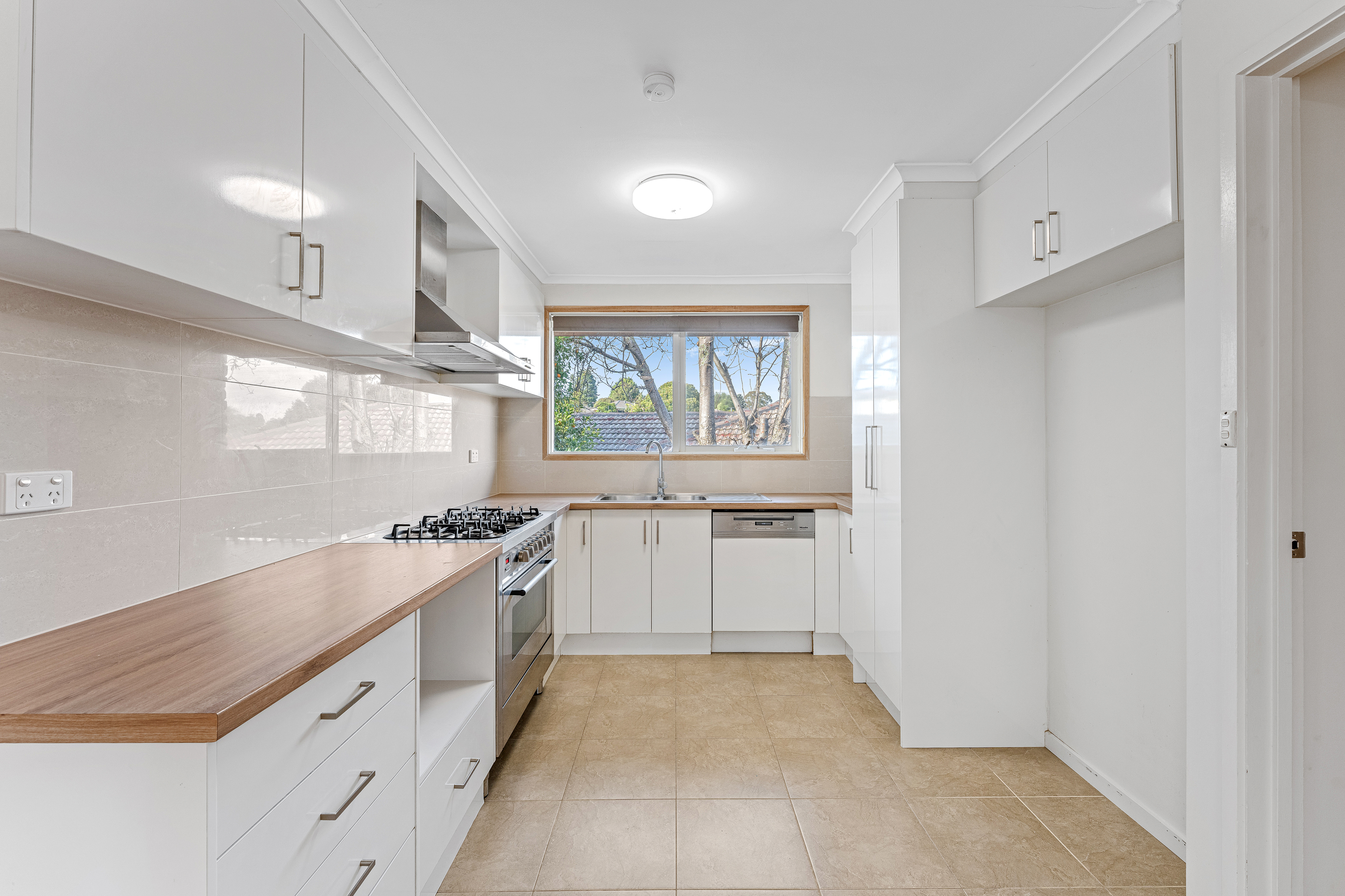 23 Kinkead Crescent, Endeavour Hills VIC, Endeavour Hills - Thumbnail 5