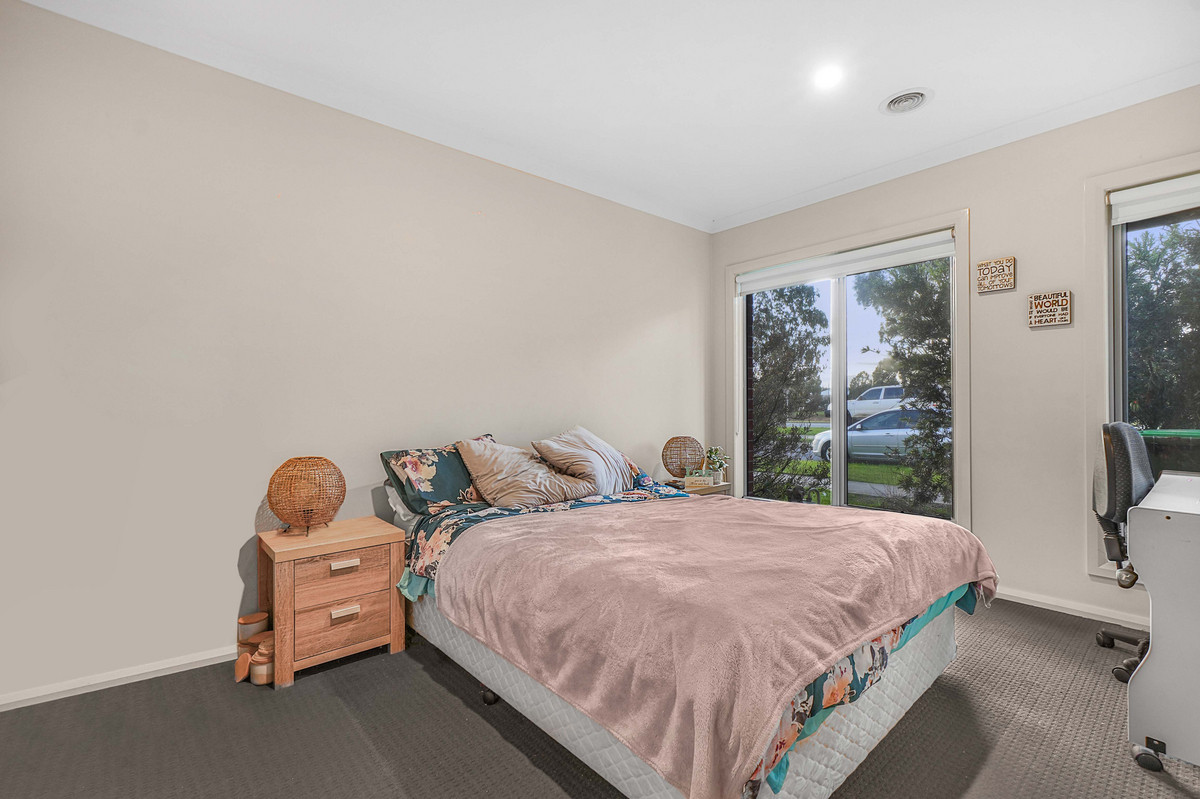 55 Pinnacle Drive, PAKENHAM VIC 3810, Pakenham - Thumbnail 2
