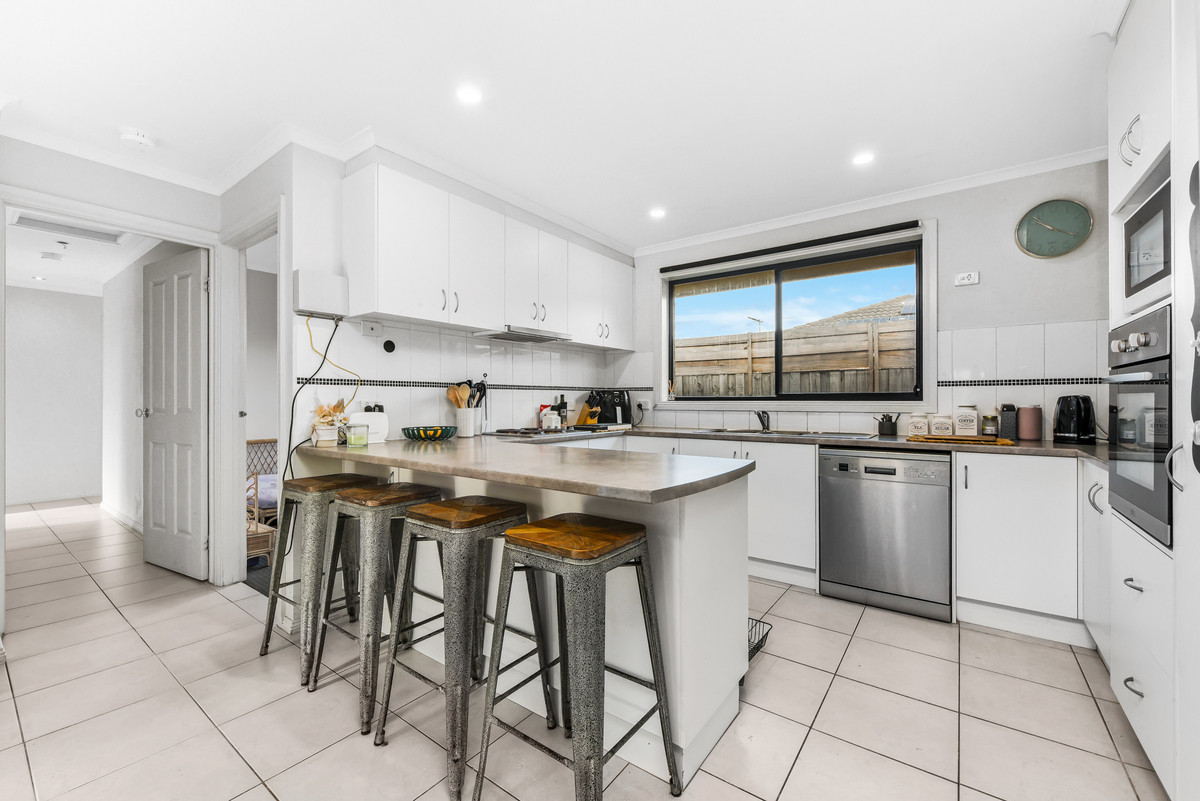 8 Barnes Way, Koo Wee Rup VIC 3981, Koo Wee Rup - Thumbnail 2