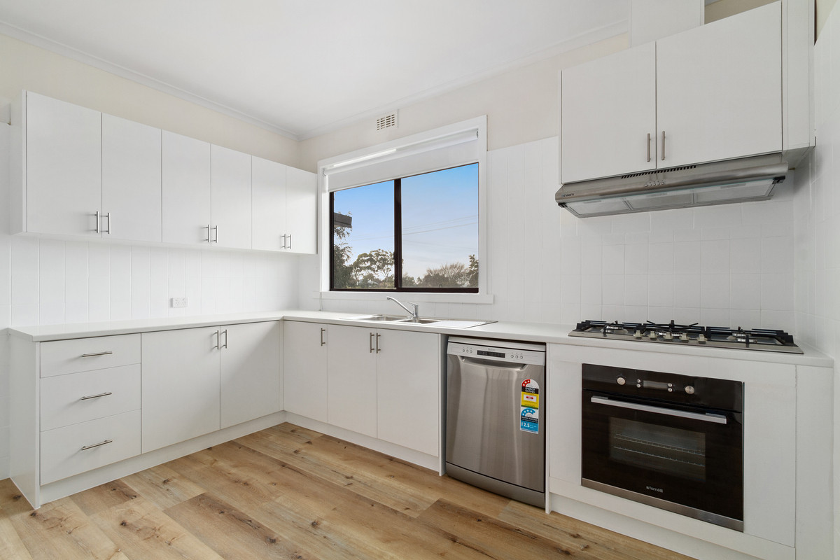 34 Churchill Road, Morwell VIC 3840, Morwell - Thumbnail 2