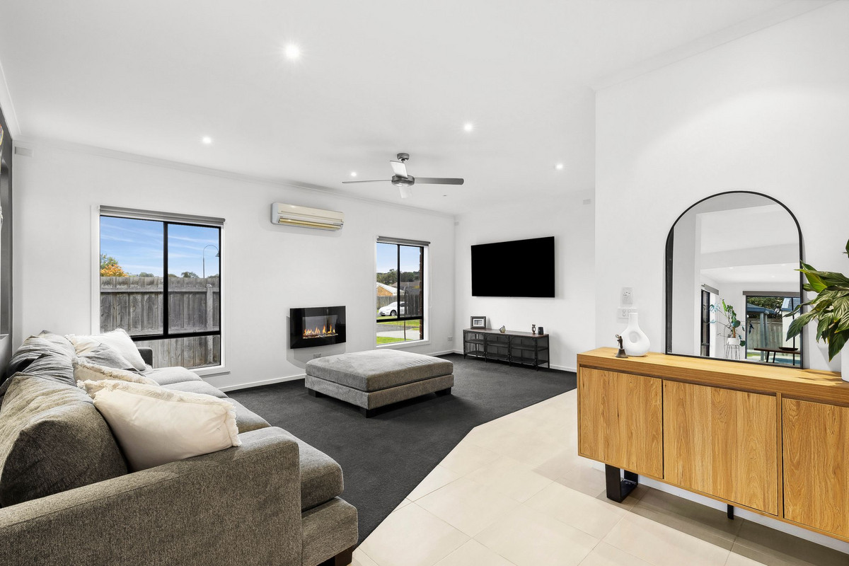 21 Thwaites Close, Highton VIC 3216, Highton - Thumbnail 4