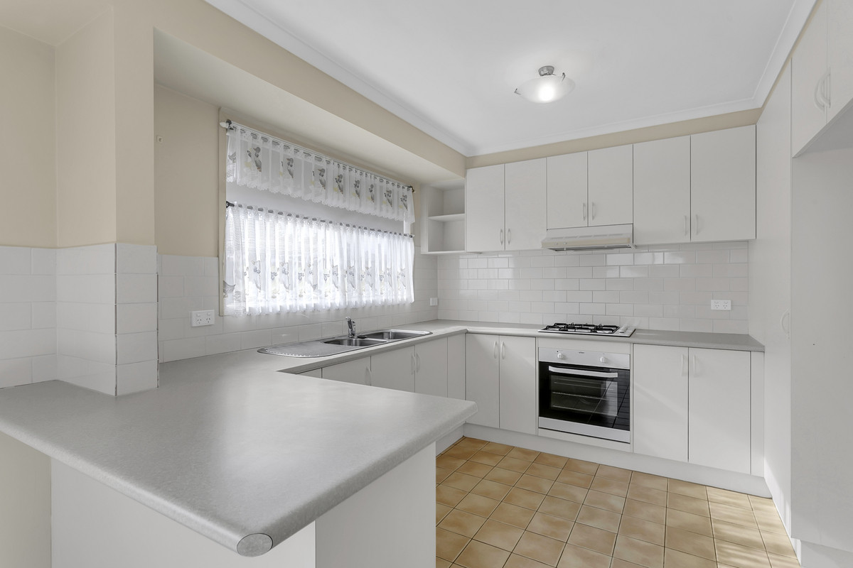 Modern 2‑Bed Home – 1/11 Rachel Drive, Cranbourne North VIC, Cranbourne North - Thumbnail 2