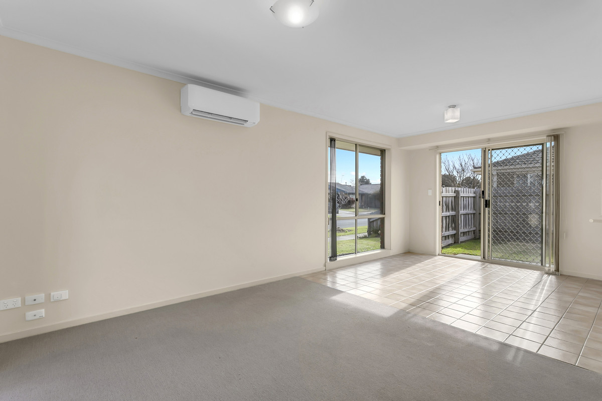Modern 2‑Bed Home – 1/11 Rachel Drive, Cranbourne North VIC, Cranbourne North - Thumbnail 3