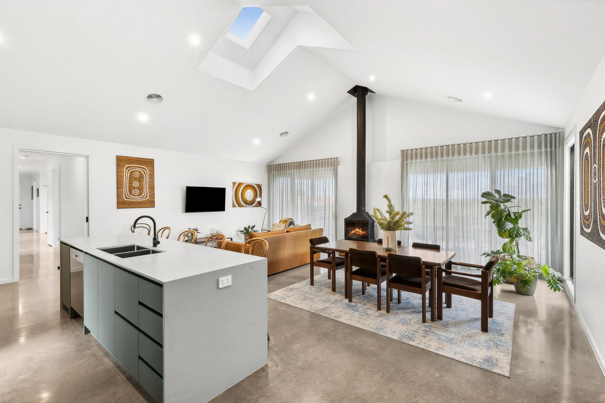 31 McQueen Drive, Inverleigh VIC 3321, Inverleigh - Thumbnail 2