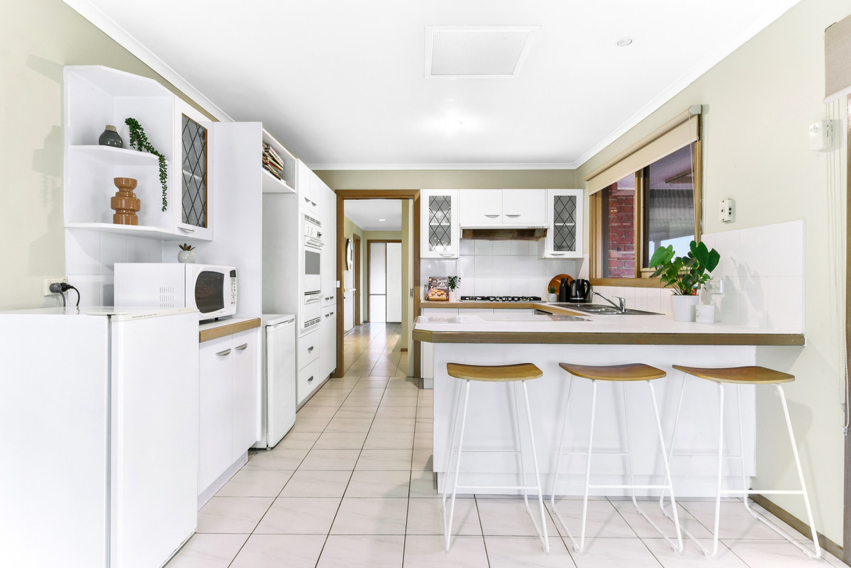 13 Eleanore Crescent, Hallam VIC 3803, Hallam - Thumbnail 3