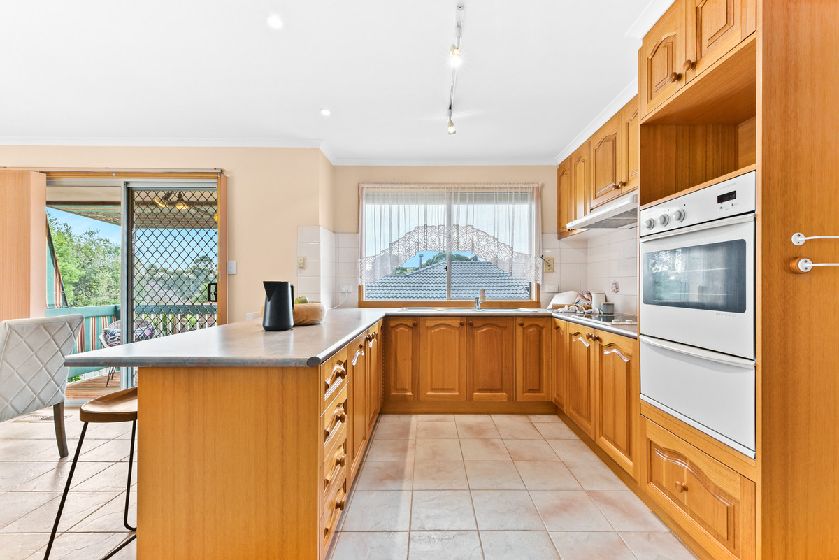 27 Valley View Crescent, Berwick VIC 3806, Berwick - Thumbnail 3