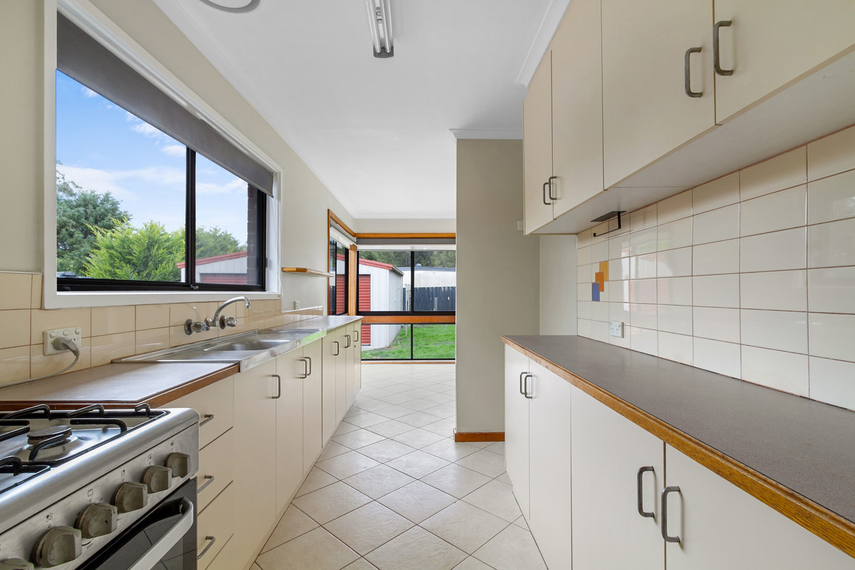 16 Churinga Drive, Churchill VIC 3842, Churchill - Thumbnail 7