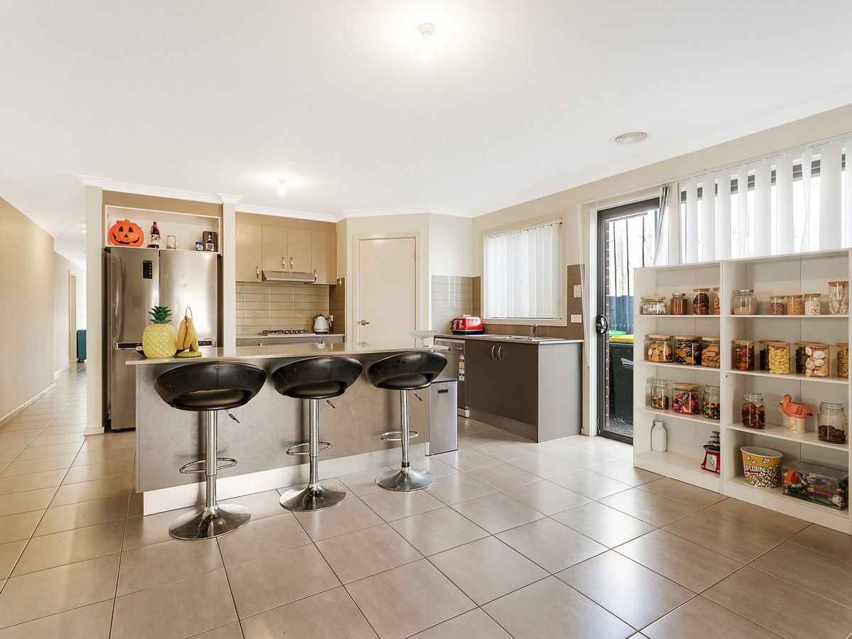 48 Burbidge Drive, BACCHUS MARSH VIC 3340, Bacchus Marsh - Thumbnail 2