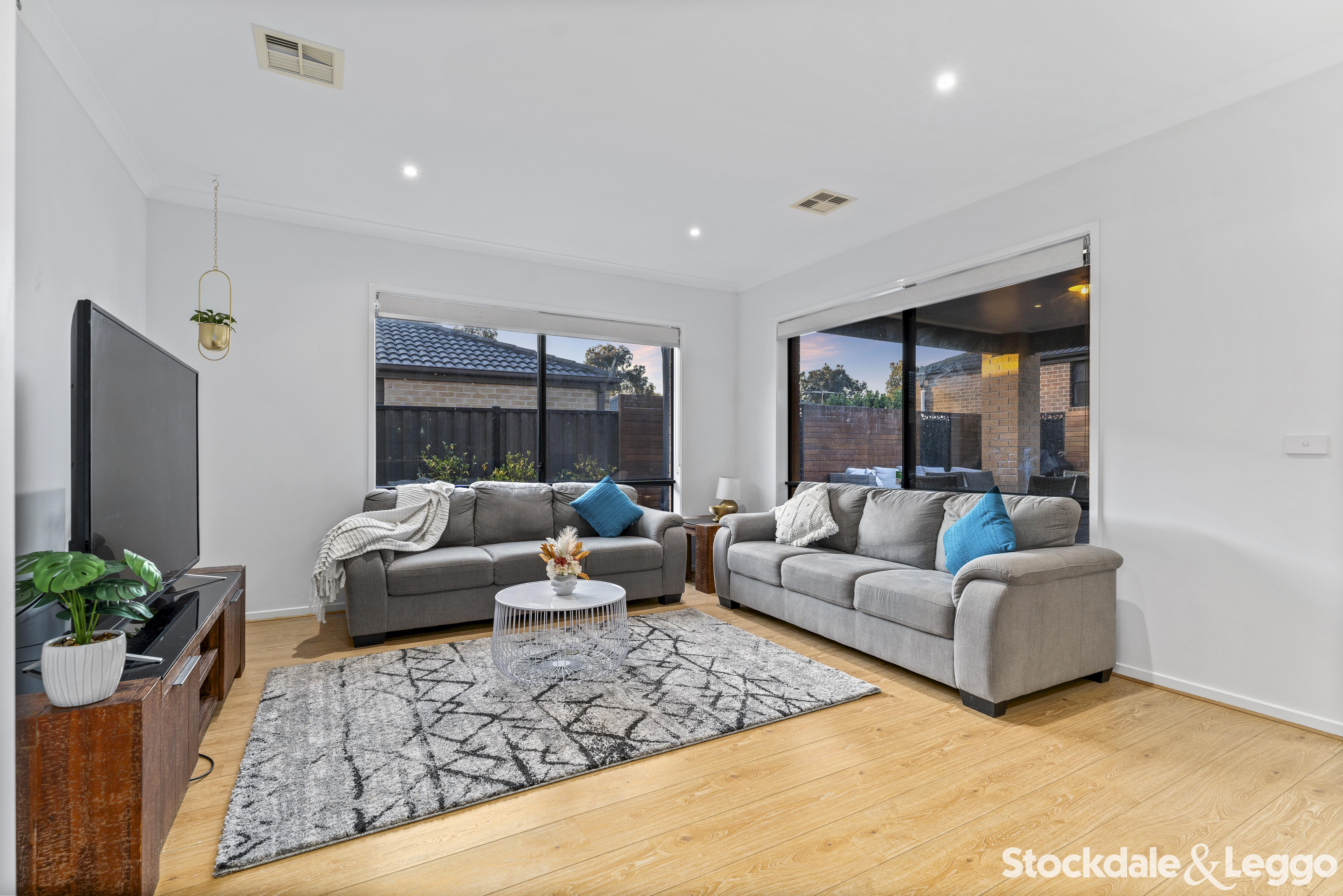 5 Oakgrove Drive, Craigieburn VIC, Craigieburn - Thumbnail 2