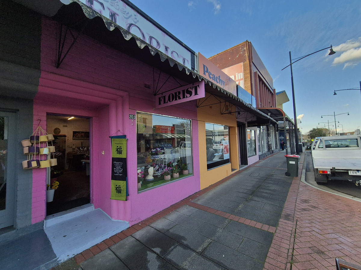 203-205 Commercial Road, Morwell VIC 3840, Morwell - Thumbnail 2