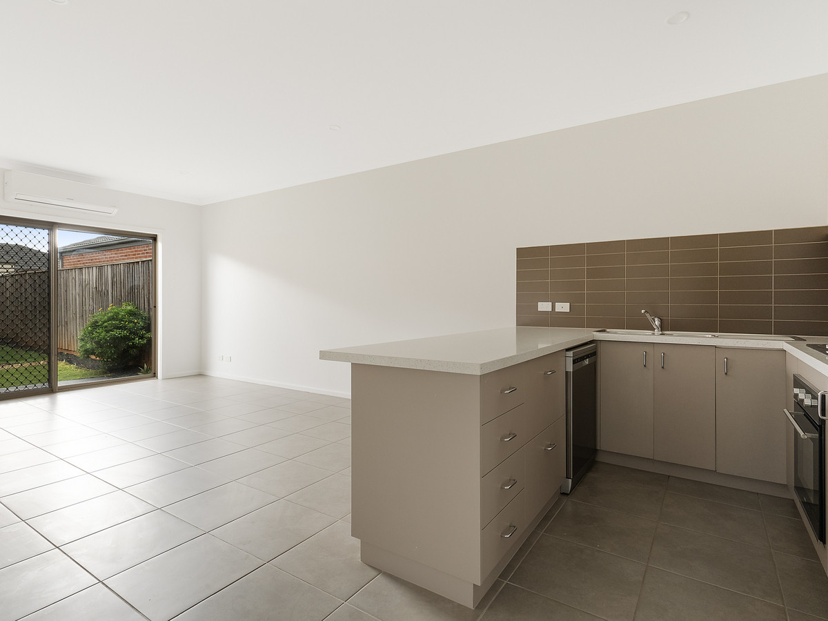 24 Somerton Court, Darley VIC 3340, Darley - Thumbnail 2