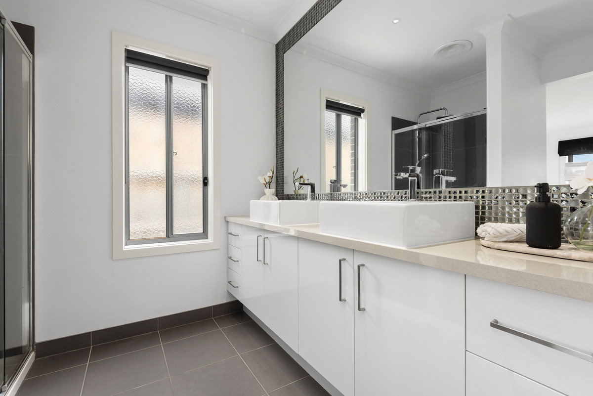 15 Waterhaven Boulevard, Drysdale VIC 3222, Drysdale - Thumbnail 4