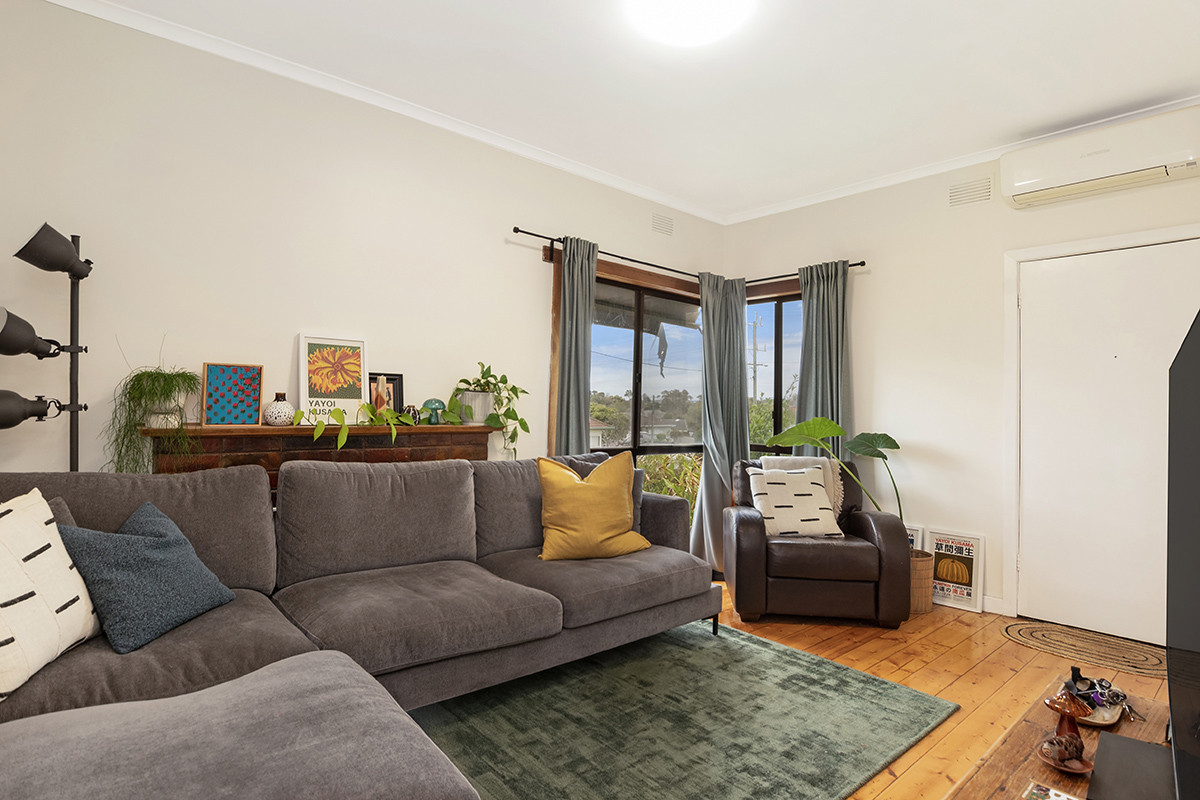 2 Russell Avenue, Warrnambool VIC 3280, Warrnambool - Thumbnail 2