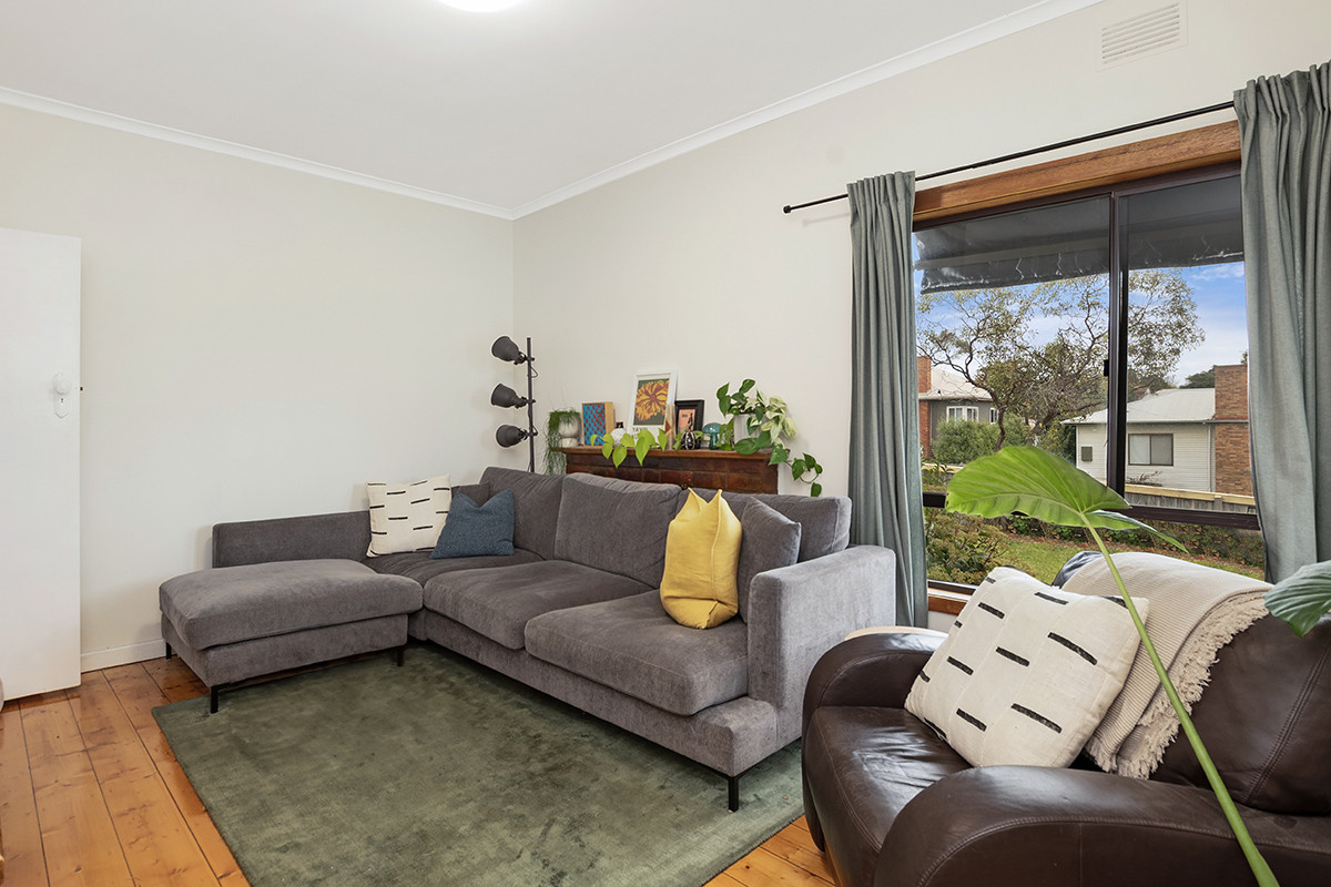 2 Russell Avenue, Warrnambool VIC 3280, Warrnambool - Thumbnail 3