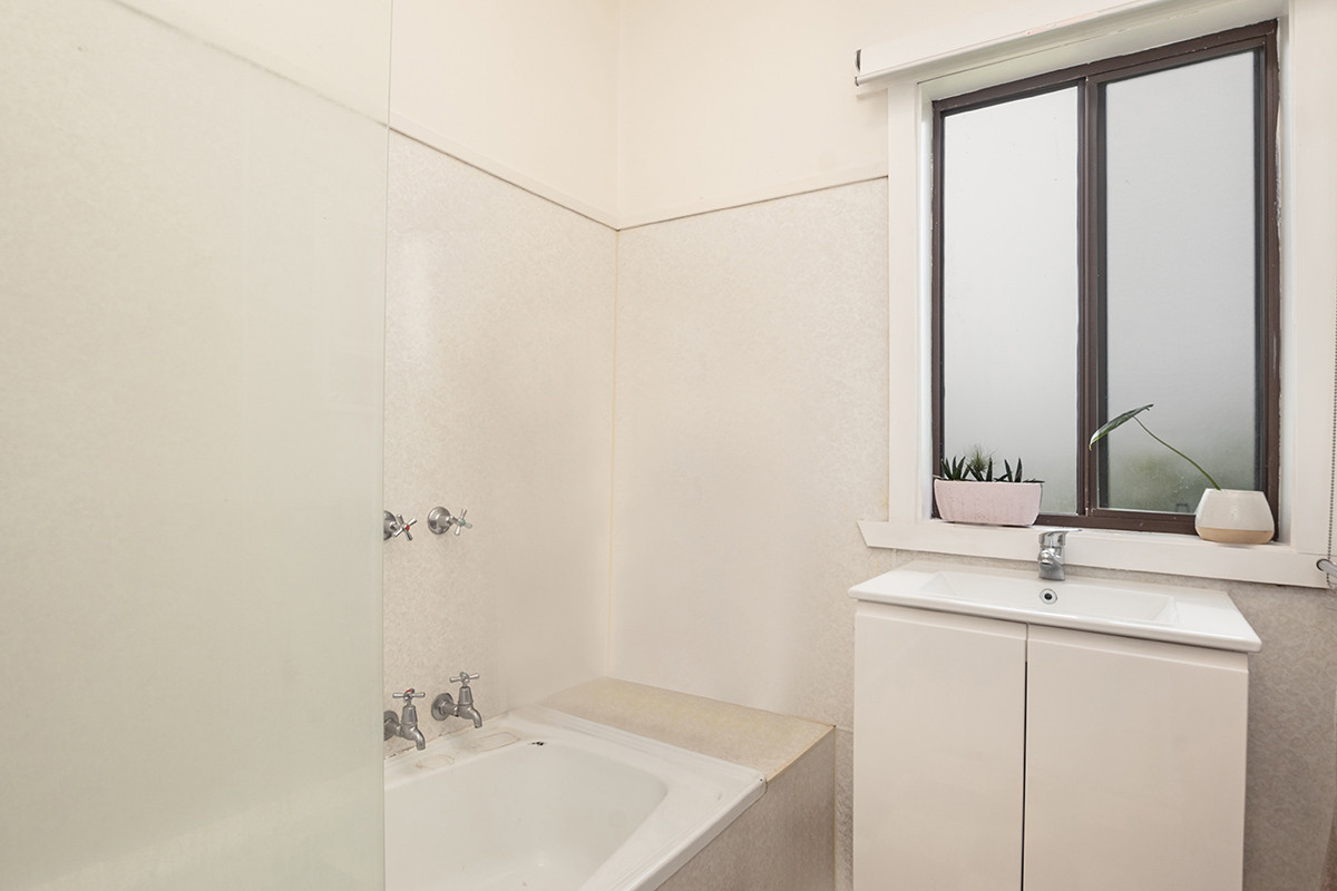 2 Russell Avenue, Warrnambool VIC 3280, Warrnambool - Thumbnail 6