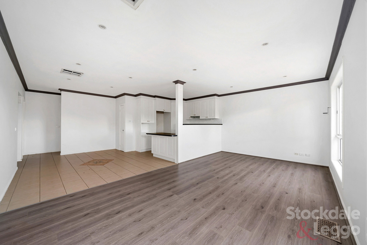 1 / 35 Rokewood Crescent, Meadow Heights VIC 3048, Meadow Heights - Thumbnail 2
