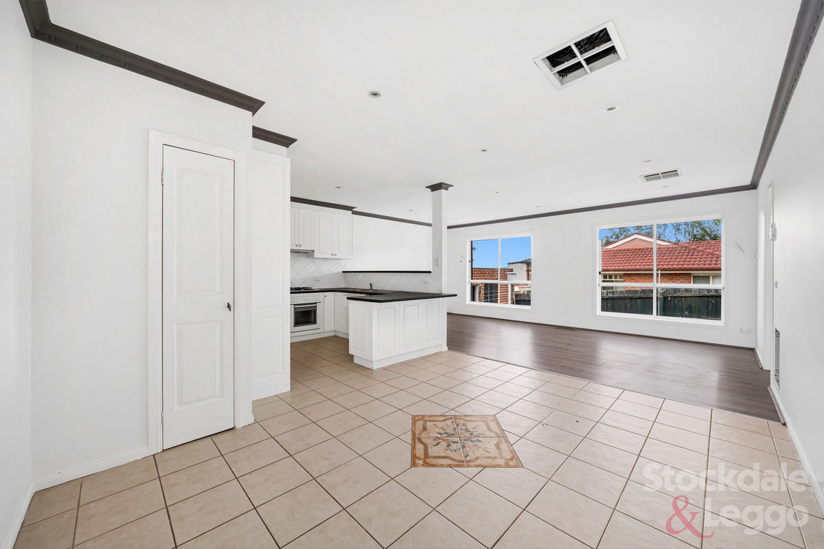 1 / 35 Rokewood Crescent, Meadow Heights VIC 3048, Meadow Heights - Thumbnail 4