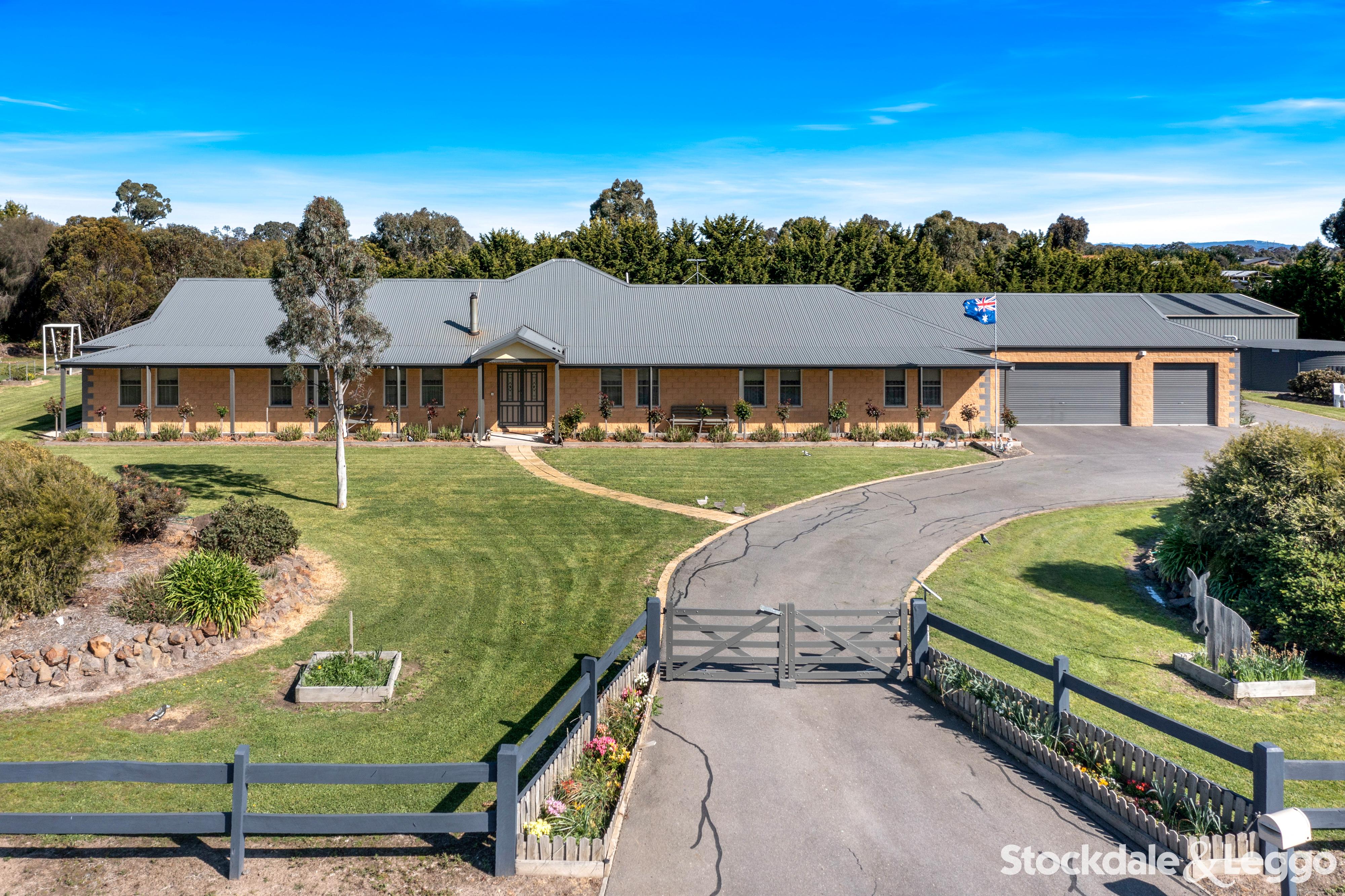 5 Rangeview Close, Mickleham VIC, Mickleham - Thumbnail 2