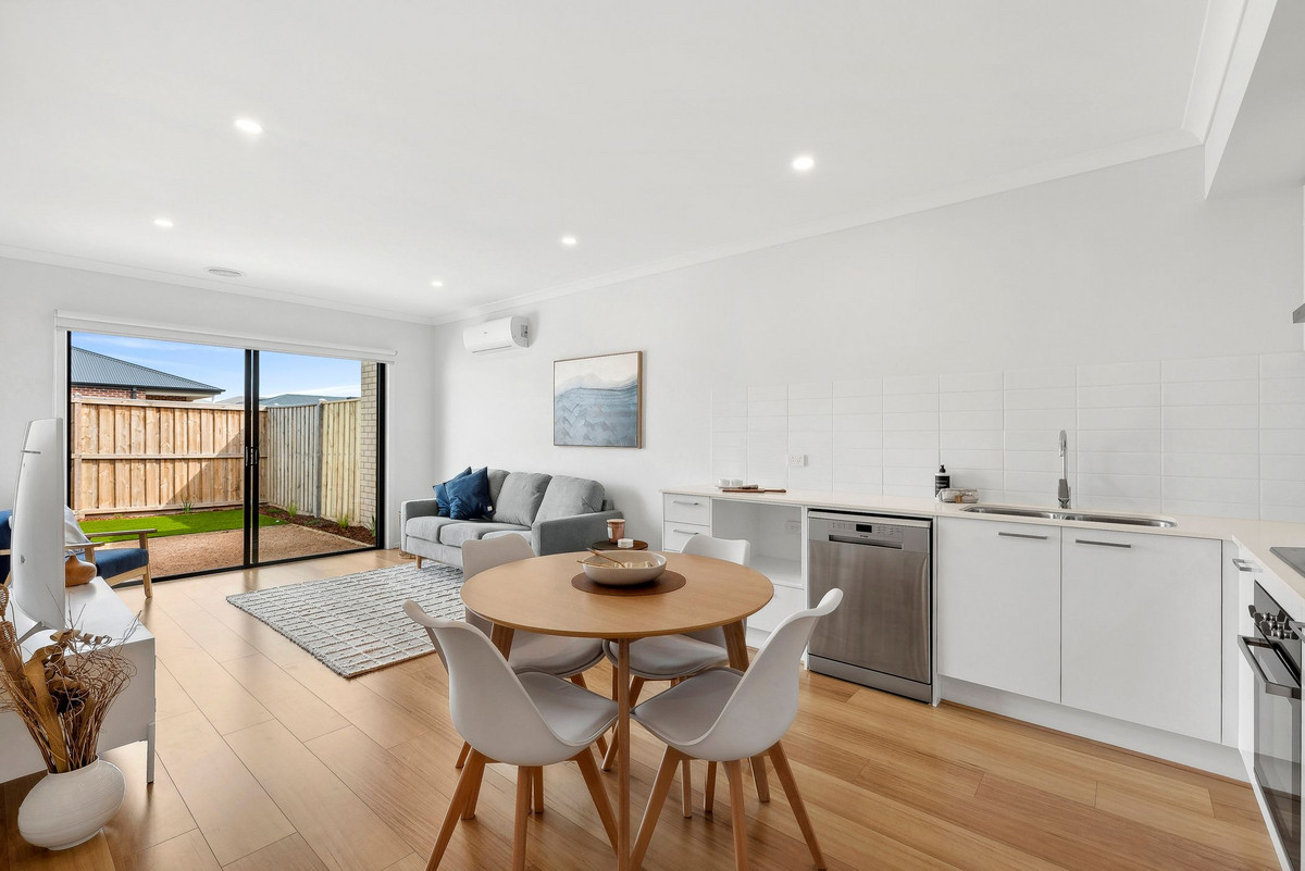 10 Batlow Street, Armstrong Creek VIC 3217, Armstrong Creek - Thumbnail 2