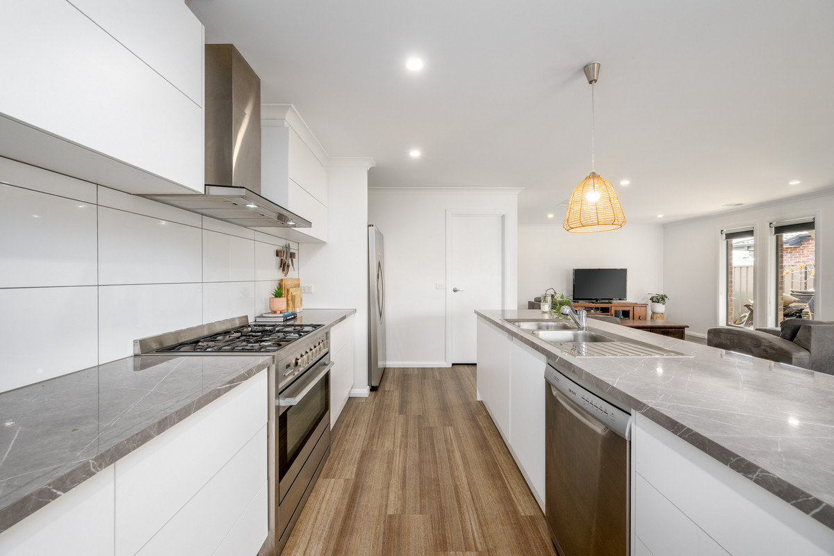 86 Settlers Drive, Kialla VIC 3631, Kialla - Thumbnail 2