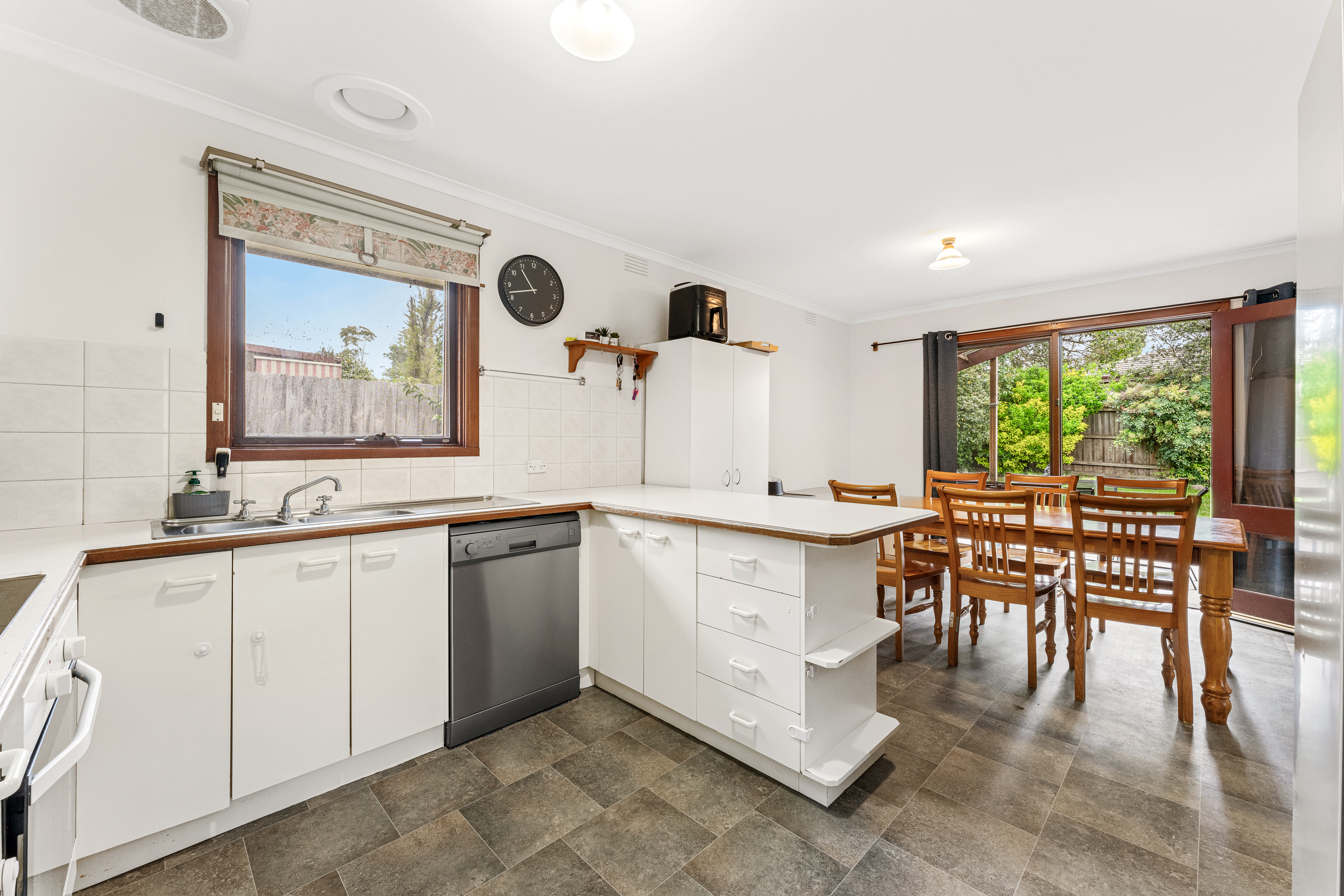 32 Dorset Drive, Dandenong North VIC, Dandenong North - Thumbnail 4